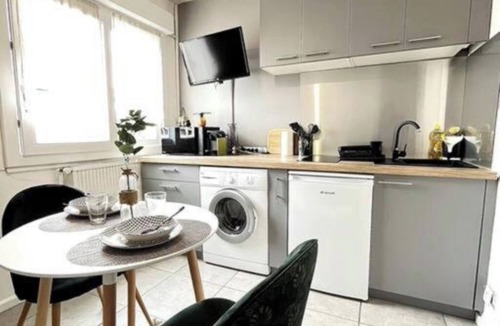 Romans-sur-Isere Apartment | Studio Lumière du Centre - Parking - Romans