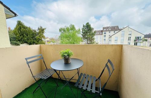 Montargis Apartment | Studio Lumineux avec Balcon - Proche Gare & Centre