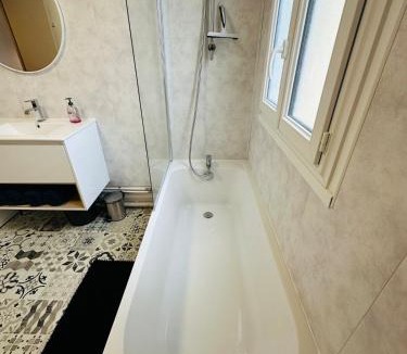 Montargis Apartment | Studio Lumineux avec Balcon - Proche Gare & Centre