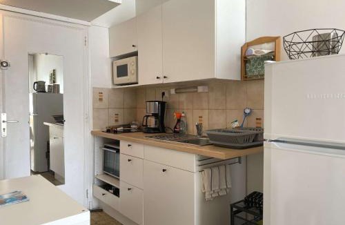 Balaruc-les-Bains Apartment | Studio lumineux avec climatisation et wifi à Balaruc-les-Bains - FR-1-553-61