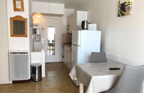 Balaruc-les-Bains Apartment | Studio lumineux avec climatisation et wifi à Balaruc-les-Bains - FR-1-553-61