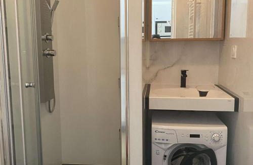 Balaruc-les-Bains Apartment | Studio lumineux avec climatisation et wifi à Balaruc-les-Bains - FR-1-553-61
