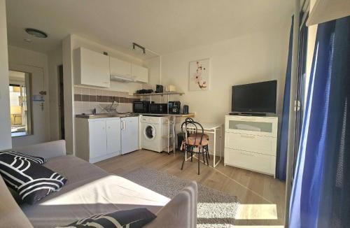 Balaruc-les-Bains Apartment | Studio lumineux avec balcon exposé sud, tout équipé et classé 2 étoiles. - FR-1-553-139