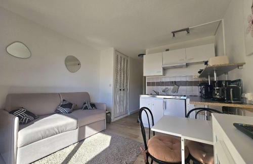 Balaruc-les-Bains Apartment | Studio lumineux avec balcon exposé sud, tout équipé et classé 2 étoiles. - FR-1-553-139