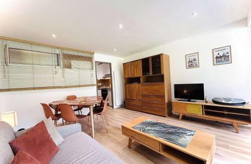 Le Pouliguen Apartment | Studio lumineux proche plage, bois, marché - 4 pers, parking, animaux acceptés - FR-1-245-207
