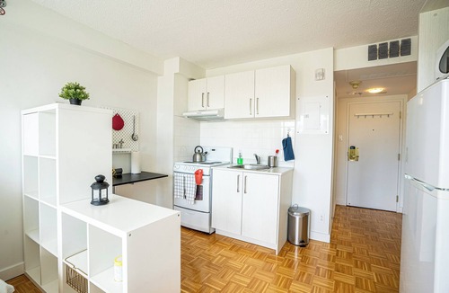 Downtown Montreal Apartment | Studio Luxe at Dorchester