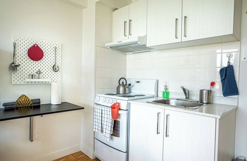 Downtown Montreal Apartment | Studio Luxe at Dorchester