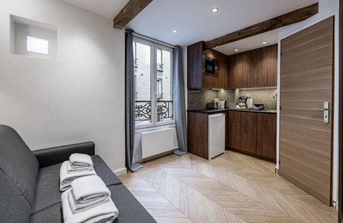 Epinettes Apartment | Studio Métro Brochant Paris 17ème