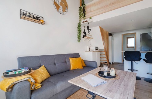 Le Puy-Sainte-Reparade Apartment | Studio "Maya" with Private Terrace, Shared Garden, and Wi-Fi
