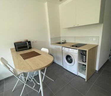 Saint-Etienne-du-Rouvray Apartment | Studio meuble Kenaya 29m2.