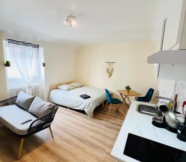 Chatellerault Apartment | Studio Maluna 2 Étage -Proche Centre & Gare -WiFi