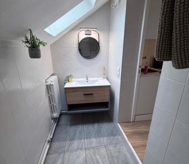 Chatellerault Apartment | Studio Maluna 2 Étage -Proche Centre & Gare -WiFi