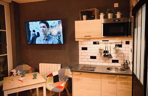 Paroisse Notre-Dame Apartment | ★Studio Marguerite Cow★ Coeur center ville Wifi fiber - Netflix - fully equipped!