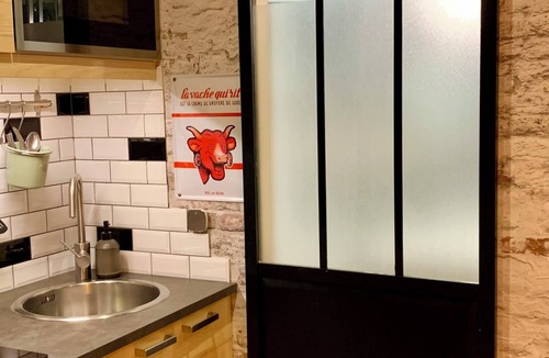 Paroisse Notre-Dame Apartment | ★Studio Marguerite Cow★ Coeur center ville Wifi fiber - Netflix - fully equipped!
