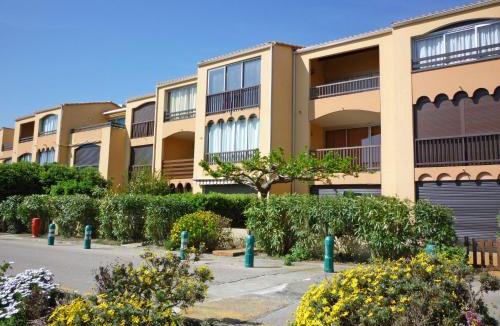 Saint-Cyprien Plage Apartment | Studio Marina 2-1 by Interhome
