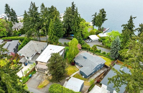 Mercer Island Apartment | Studio Mercer Island Lakeview home