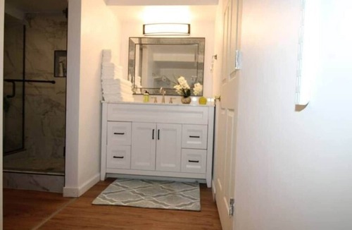 Mercer Island Apartment | Studio Mercer Island Lakeview home