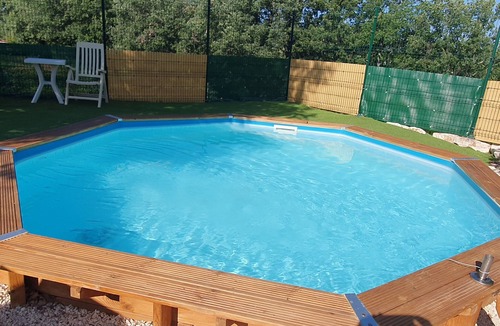 Saint-Paulet-de-Caisson Apartment | Studio Meublé Avec Cour Dans Propriété à la Campagne