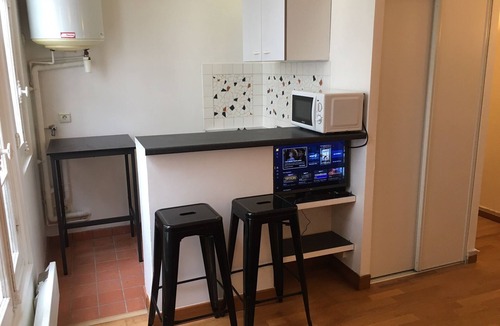 Quartier des Grandes-Carrieres Apartment | Studio Meublé au Pied de Montmartre