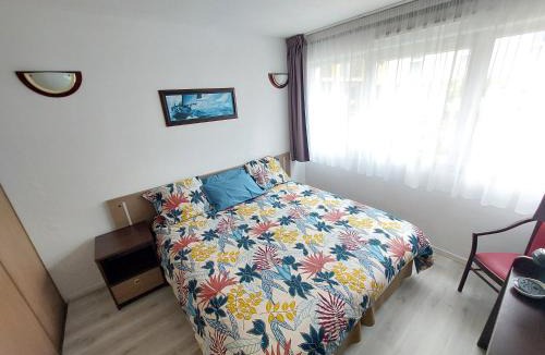 Idron Apartment | Studio meublé avec parking idéalement placé