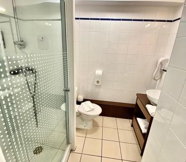 Idron Apartment | Studio meublé avec parking idéalement placé