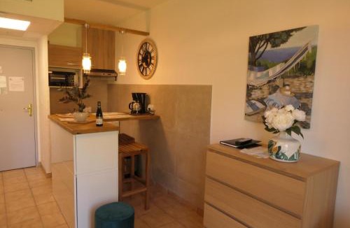 Mouans-Sartoux Apartment | Studio meublé face au golf