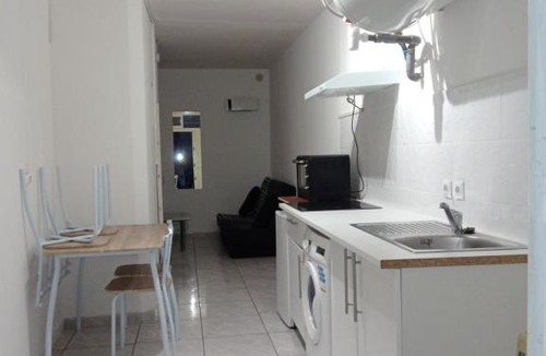 Pezenas Apartment | Studio meublé