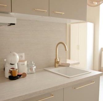 Homecourt Apartment | Studio meublé L'écrin doré avec Netflix