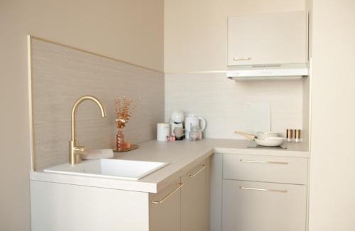 Homecourt Apartment | Studio meublé Le Refuge doré avec Netflix