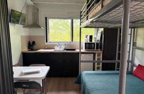 Chavagnes-en-Paillers Apartment | Studio meublé 1 pièce entièrement équipé sans cloisons séparatives
