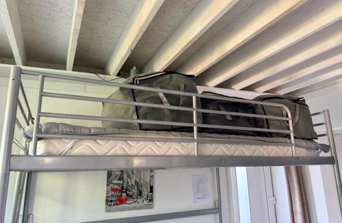 Chavagnes-en-Paillers Apartment | Studio meublé 1 pièce entièrement équipé sans cloisons séparatives