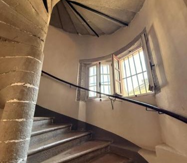 Chambery Apartment | STUDIO MEUBLE COEUR HISTORIQUE CHAMBERY Hotel de Cordon