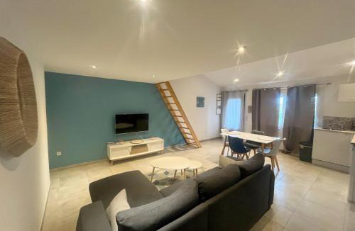 Castelsarrasin Apartment | Studio Mezzanine cozy proche gare et canal du midi