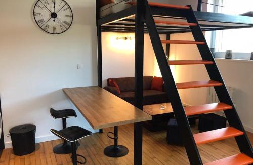 Brindas Apartment | Studio - Mezzanine - Style loft industriel