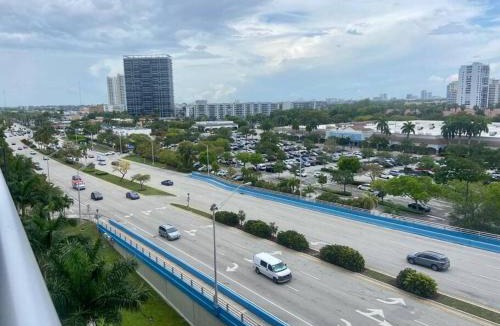 Hallandale Beach Apartment | Studio Miami Hallandale bw