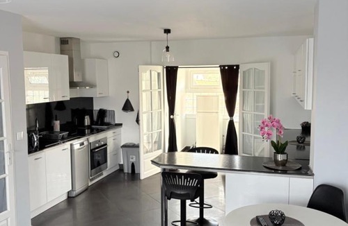 Les Pavillons-sous-Bois Apartment | Studio Moderne Zen