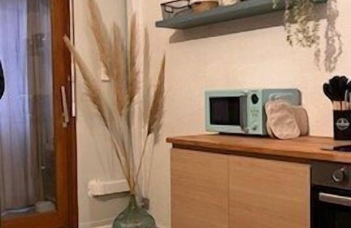Les Arenes Apartment | Studio Moderne et Cosy Climatisation, Wifi, Parking et Piscine - 4aren