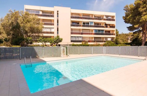 Les Arenes Apartment | Studio Moderne et Cosy Climatisation, Wifi, Parking et Piscine - 4aren