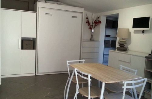 Saint-Esteve Apartment | Studio Moderne