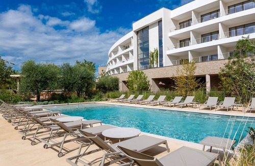 Baillargues Apartment | Studio Moderne | Vue Jardin | Piscine & Spa