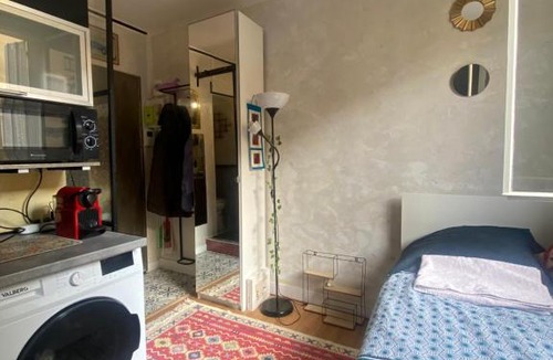 Republique–Point-du-Jour Apartment | Studio Mondrian
