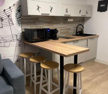 Bourgoin-Jallieu Apartment | Studio Music Blue - Bourgoin Centre