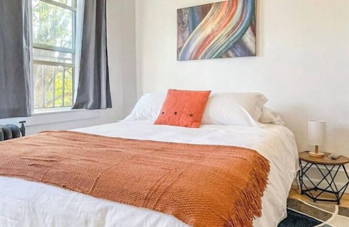 East Avenue Apartment | Studio Near Downtown+Wi-Fi+Queenbd HighFall.