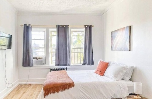 East Avenue Apartment | Studio Near Downtown+Wi-Fi+Queenbd HighFall.