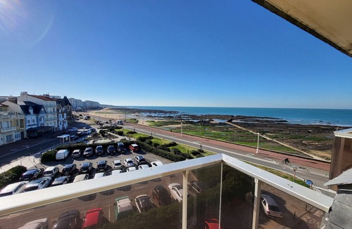 Les Sables d'Olonne Apartment | Studio near beach with private parking and balcony