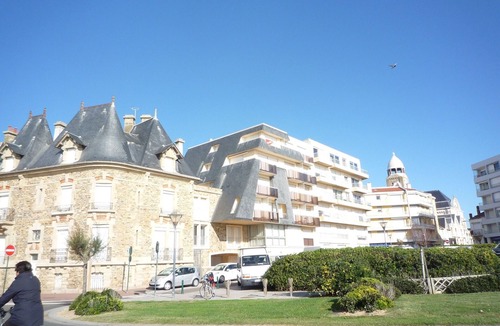Les Sables d'Olonne Apartment | Studio near beach with private parking and balcony