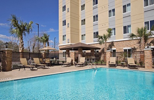 Braeswood Place Apartment | Studio Near Houston Medical Center | Outdoor Pool + 24 Hour Fitness Center