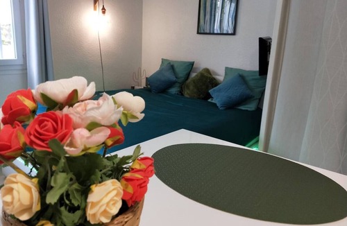 Gambetta Apartment | Studio near Parking with WIFI Center