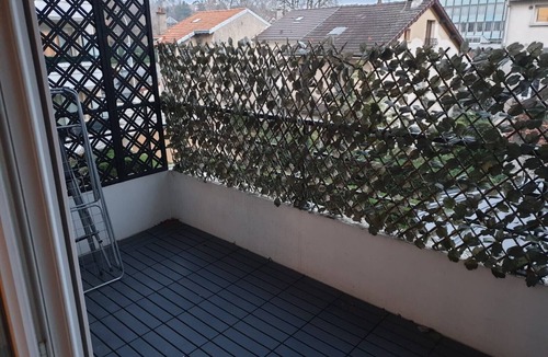 Rosny-sous-Bois Apartment | Studio 'Near RER E' with Balcony