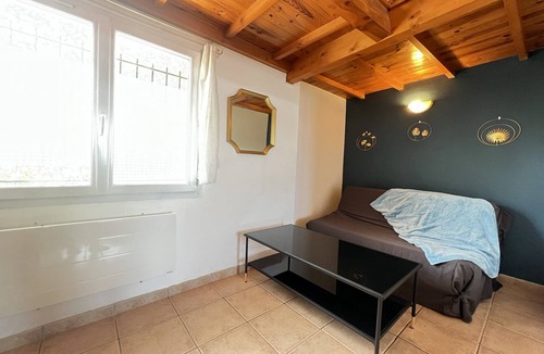 Roseraie Apartment | Studio near SNCF train station and Metro